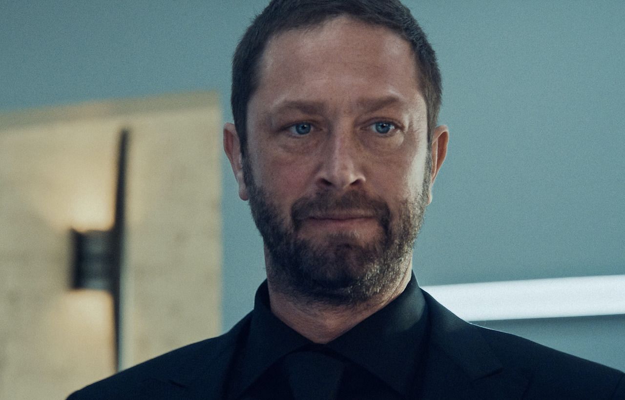 Ebon Moss-Bachrach as Richard Jerimovich in the comedy-drama series The Bear season 4. (Image via fxnetworks.com)